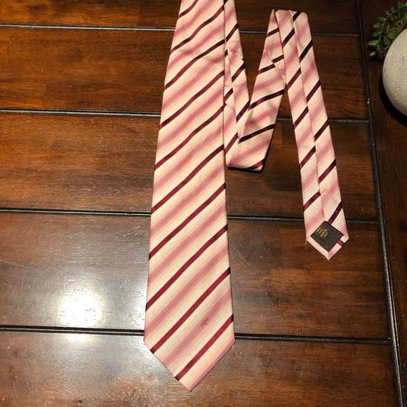 Louis Vuitton tie - Picture 1 of 6